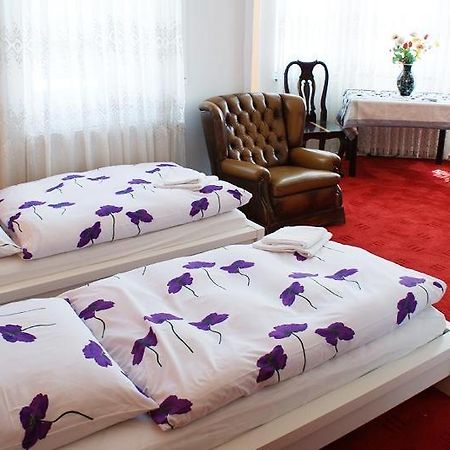 Pension De Lux โคนิกส์บรุนน์ ภายนอก รูปภาพ
